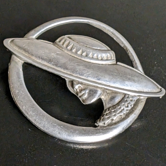 Mid Century Style Cut Out Pewter Lady in a Brimmed Hat Brooch - Picture 1 of 10